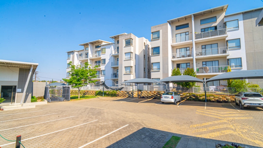 To Let 3 Bedroom Property for Rent in Broadacres Gauteng