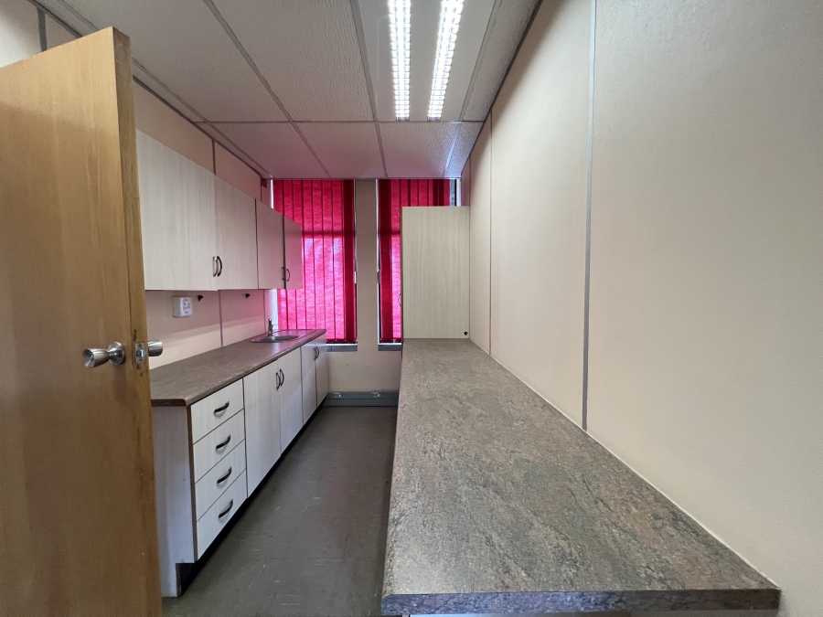 To Let Commercial Property for Rent in Vorna Valley Gauteng