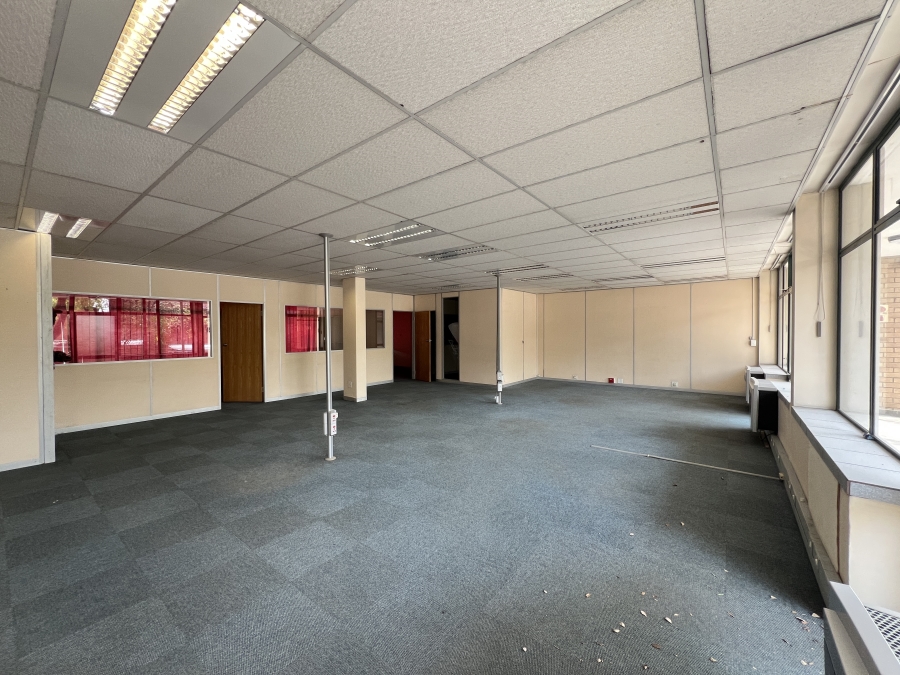 To Let Commercial Property for Rent in Vorna Valley Gauteng