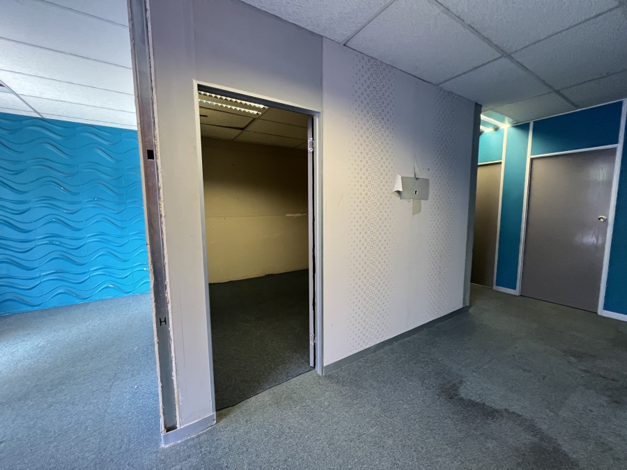To Let Commercial Property for Rent in Vorna Valley Gauteng