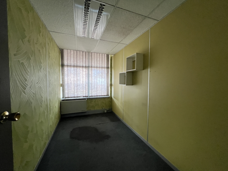 To Let Commercial Property for Rent in Vorna Valley Gauteng