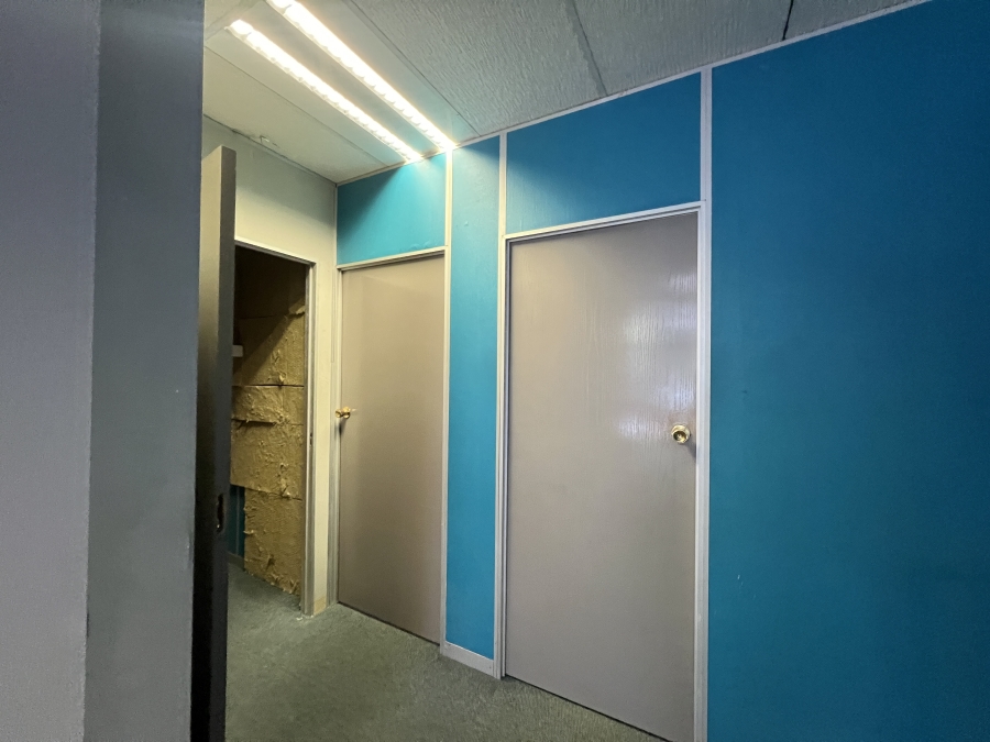 To Let Commercial Property for Rent in Vorna Valley Gauteng
