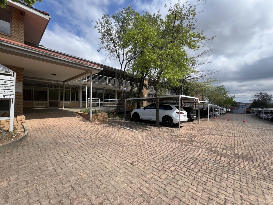 To Let Commercial Property for Rent in Vorna Valley Gauteng