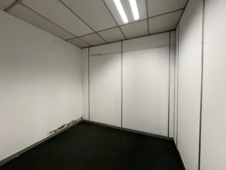 To Let Commercial Property for Rent in Vorna Valley Gauteng