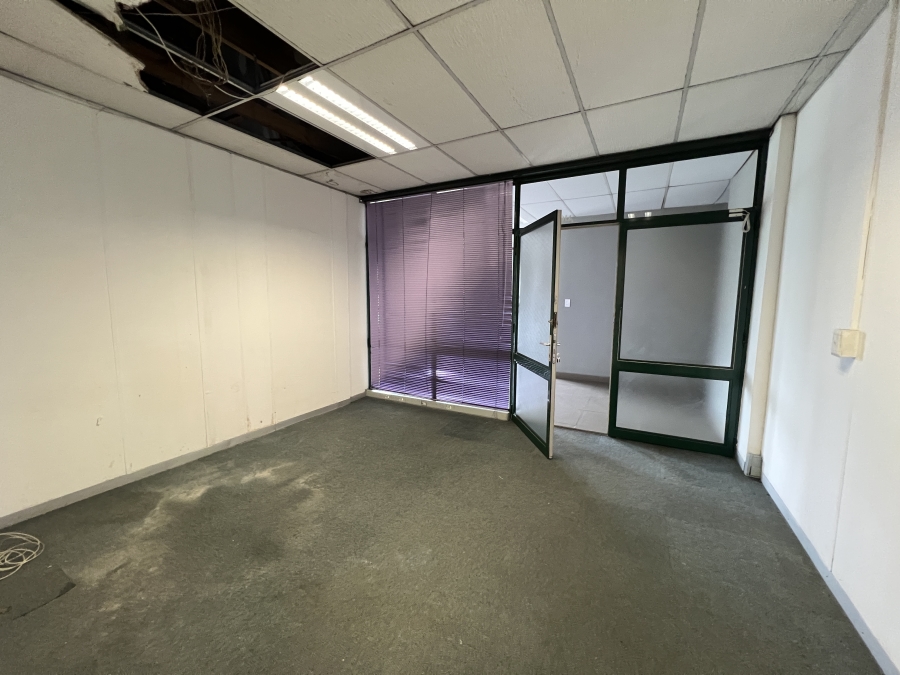 To Let Commercial Property for Rent in Vorna Valley Gauteng