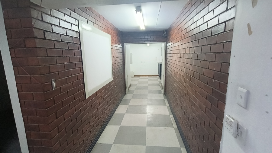 To Let Commercial Property for Rent in Rooihuiskraal Gauteng