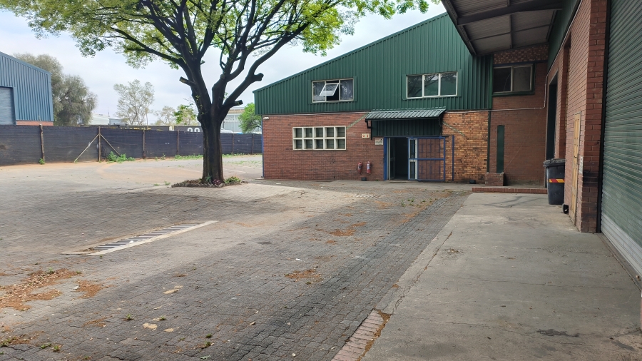 To Let Commercial Property for Rent in Rooihuiskraal Gauteng