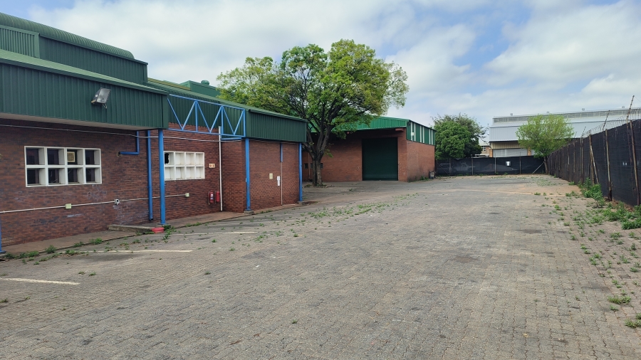 To Let Commercial Property for Rent in Rooihuiskraal Gauteng