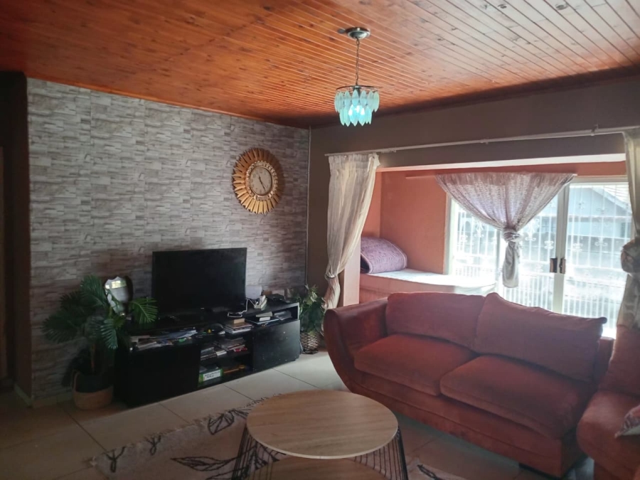 4 Bedroom Property for Sale in Florida Lake Gauteng