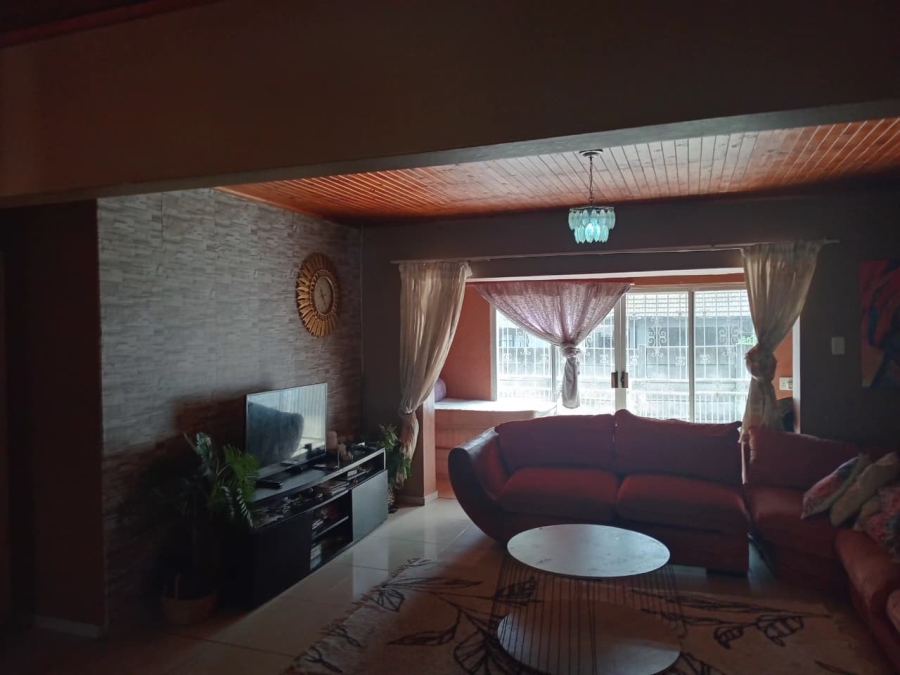4 Bedroom Property for Sale in Florida Lake Gauteng