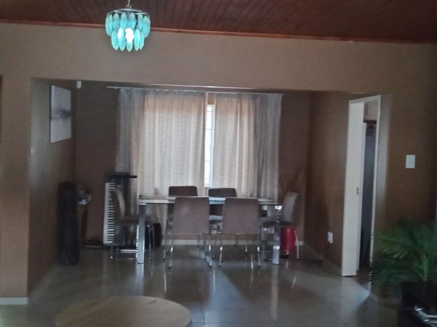 4 Bedroom Property for Sale in Florida Lake Gauteng