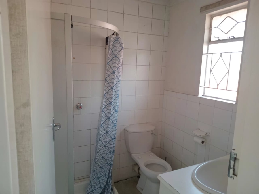 4 Bedroom Property for Sale in Florida Lake Gauteng