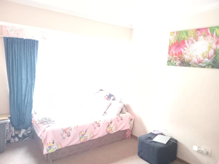 4 Bedroom Property for Sale in Florida Lake Gauteng