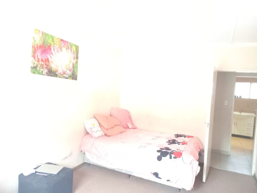 4 Bedroom Property for Sale in Florida Lake Gauteng