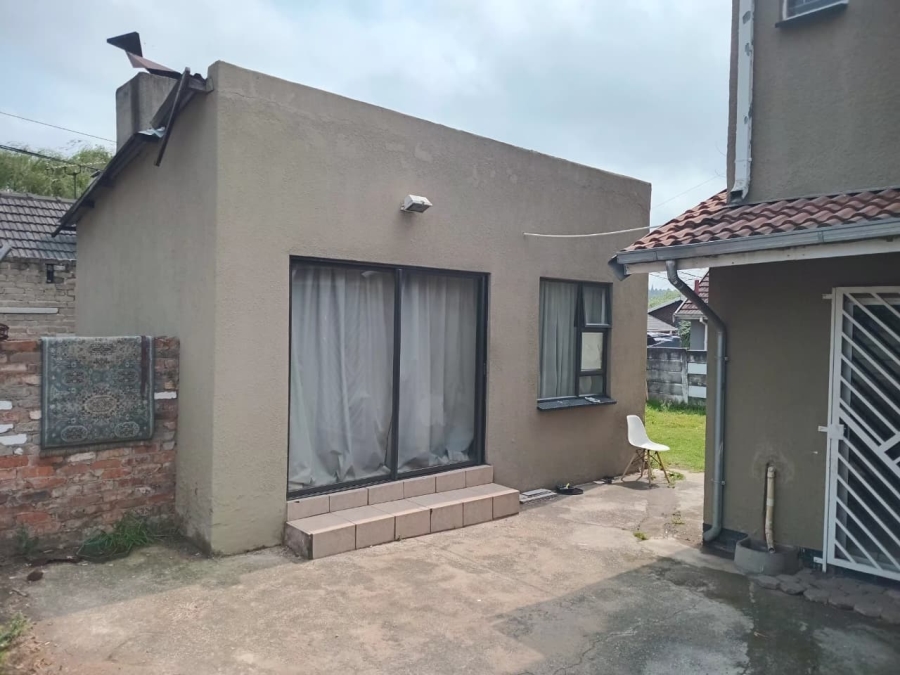 4 Bedroom Property for Sale in Florida Lake Gauteng