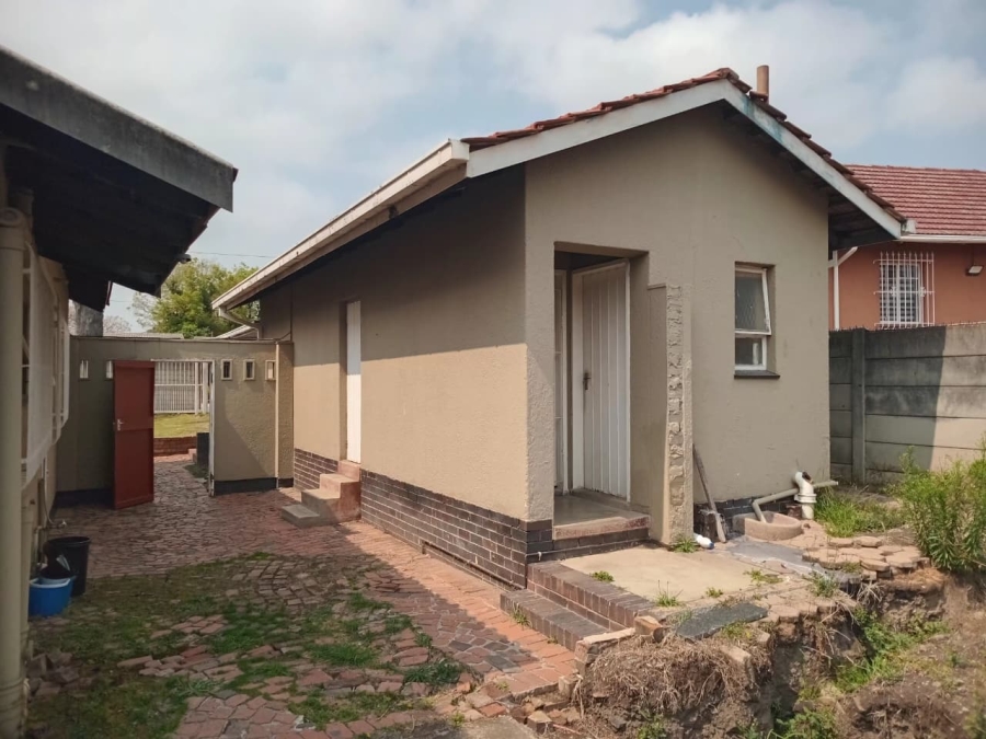 4 Bedroom Property for Sale in Florida Lake Gauteng