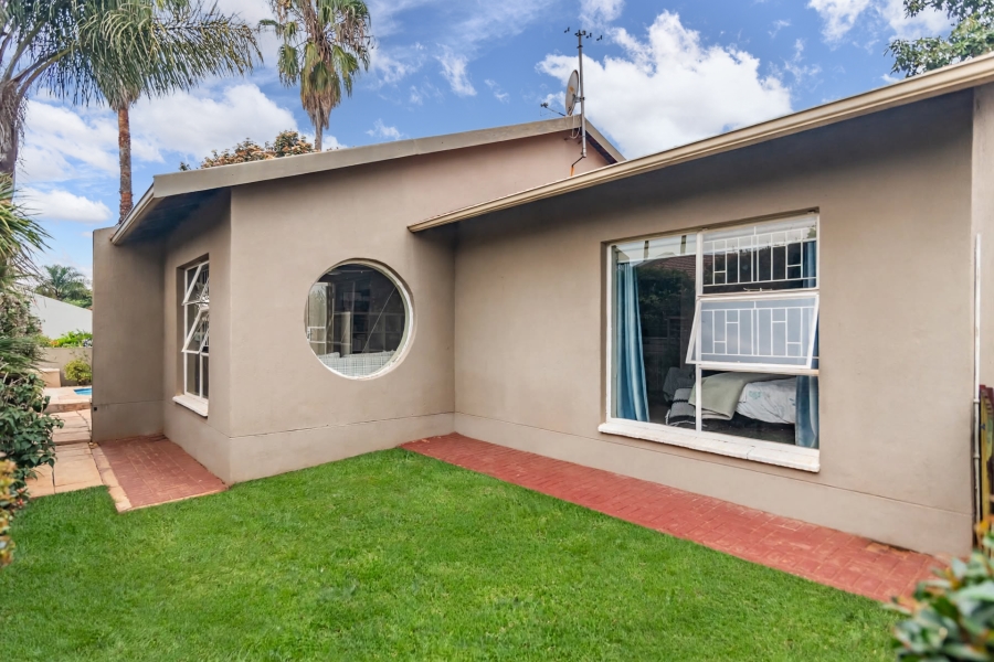 2 Bedroom Property for Sale in Little Falls Gauteng