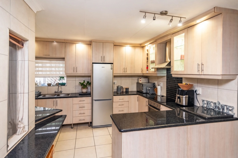 2 Bedroom Property for Sale in Little Falls Gauteng