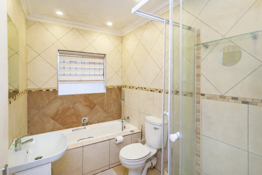 2 Bedroom Property for Sale in Little Falls Gauteng