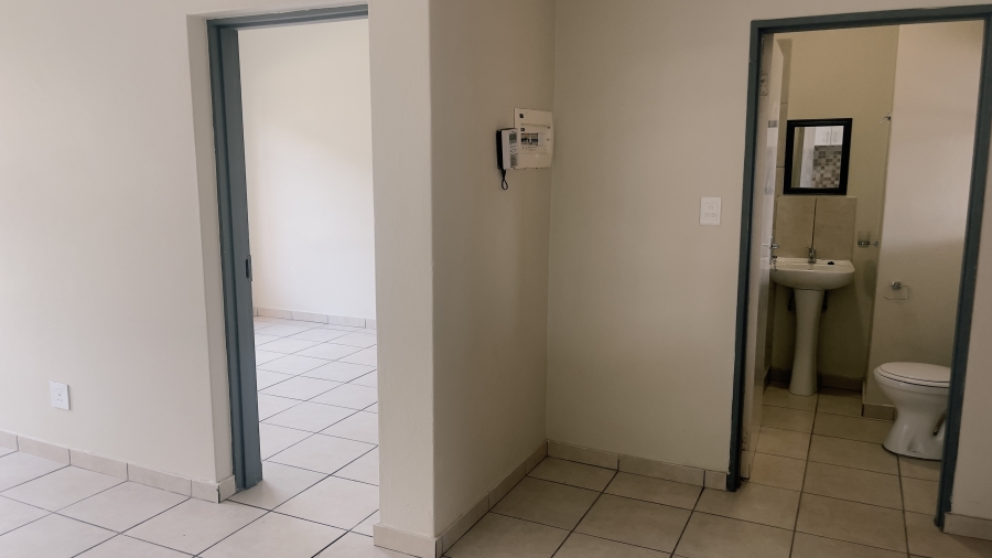 1 Bedroom Property for Sale in Grand Central Gauteng