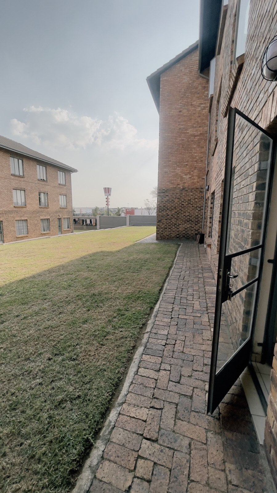 1 Bedroom Property for Sale in Grand Central Gauteng