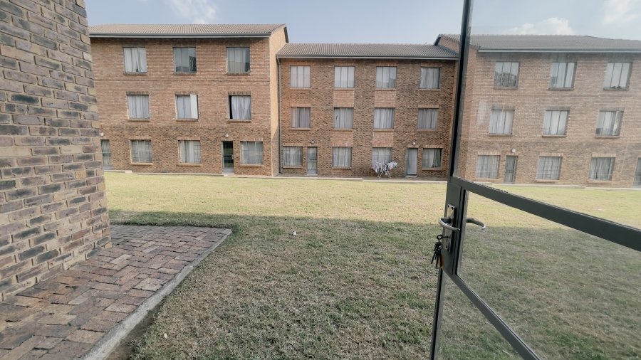 1 Bedroom Property for Sale in Grand Central Gauteng