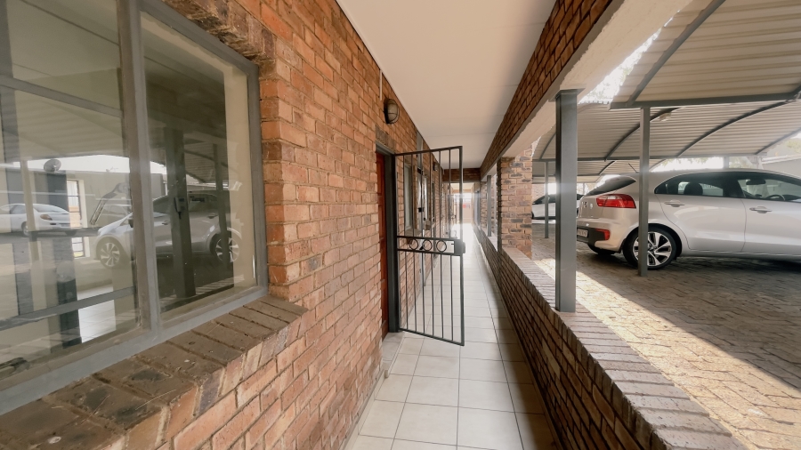 1 Bedroom Property for Sale in Grand Central Gauteng