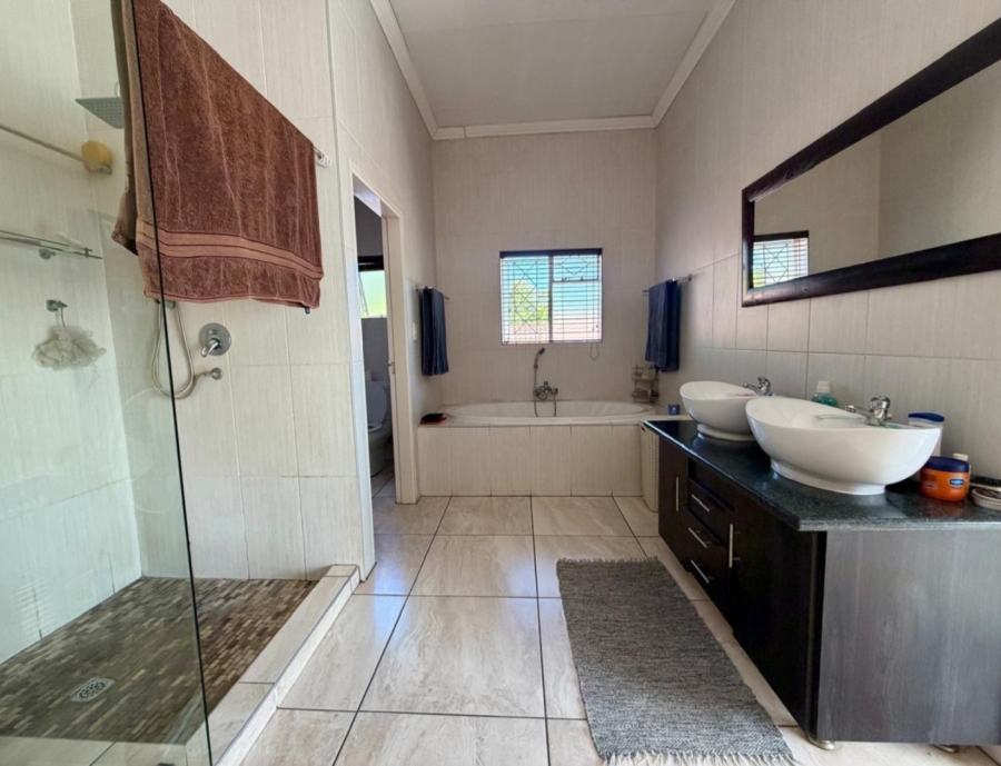 4 Bedroom Property for Sale in Three Rivers East Gauteng