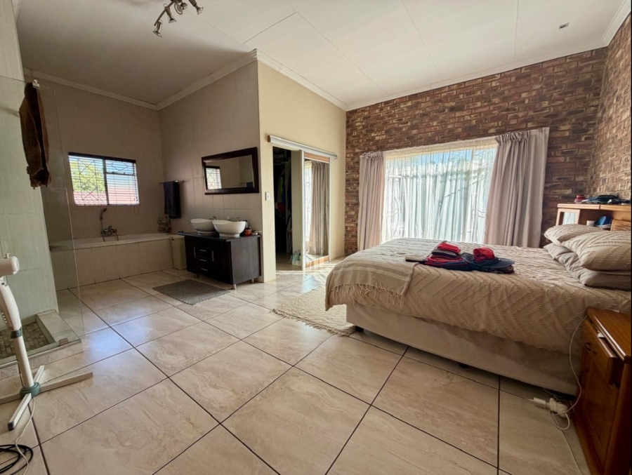 4 Bedroom Property for Sale in Three Rivers East Gauteng