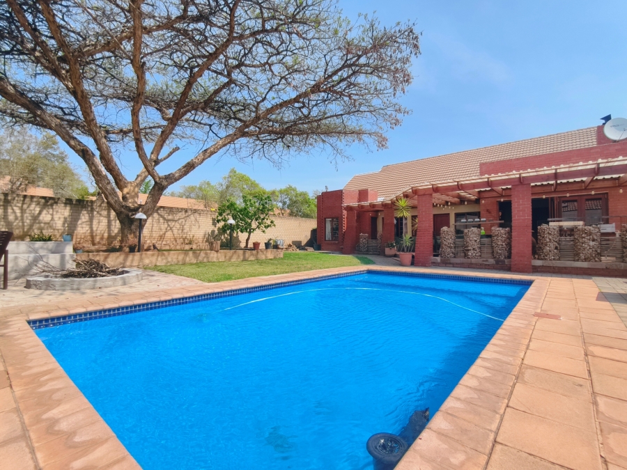 5 Bedroom Property for Sale in Kosmosdal Gauteng