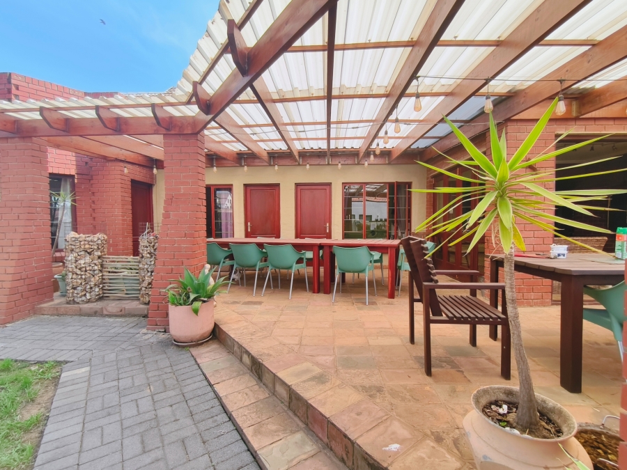5 Bedroom Property for Sale in Kosmosdal Gauteng