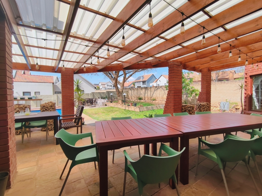 5 Bedroom Property for Sale in Kosmosdal Gauteng