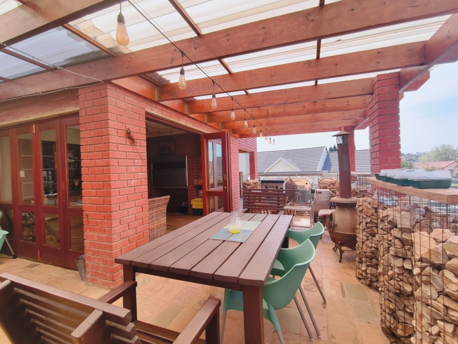 5 Bedroom Property for Sale in Kosmosdal Gauteng