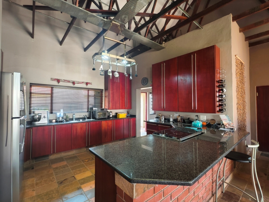 5 Bedroom Property for Sale in Kosmosdal Gauteng