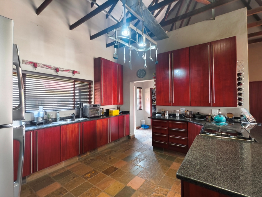 5 Bedroom Property for Sale in Kosmosdal Gauteng