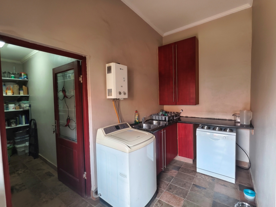 5 Bedroom Property for Sale in Kosmosdal Gauteng