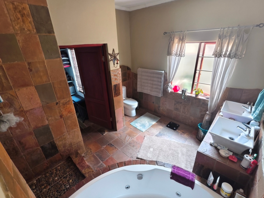 5 Bedroom Property for Sale in Kosmosdal Gauteng