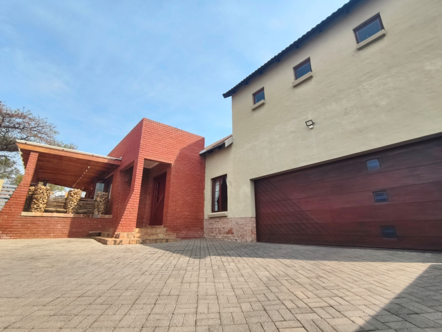 5 Bedroom Property for Sale in Kosmosdal Gauteng