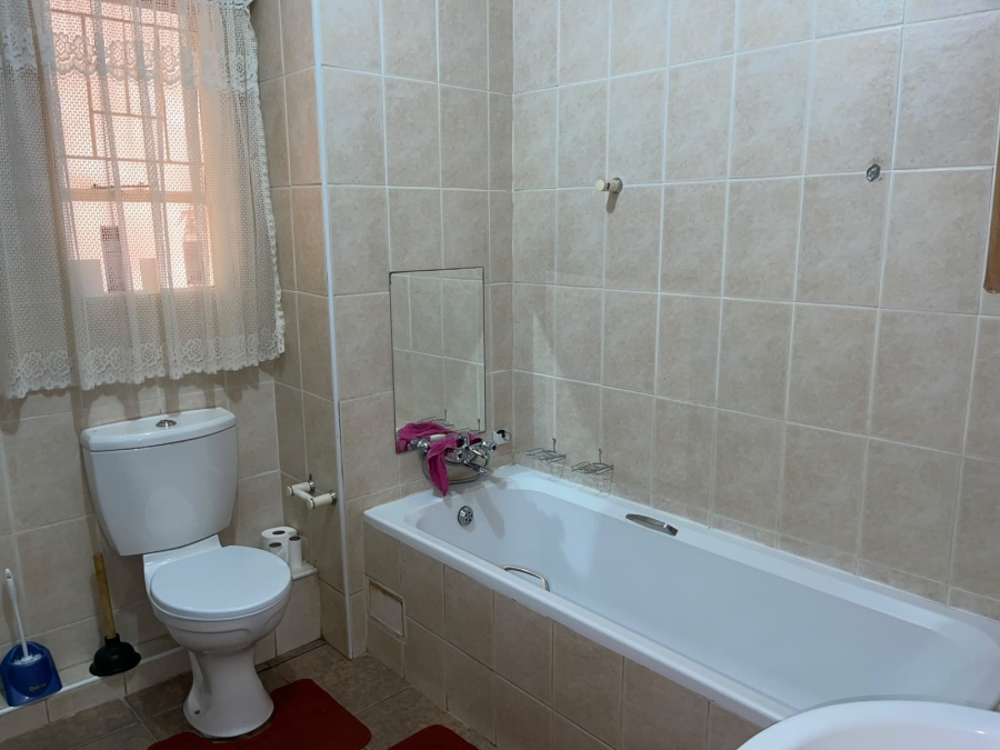 3 Bedroom Property for Sale in Vanderbijlpark SW 5 Gauteng
