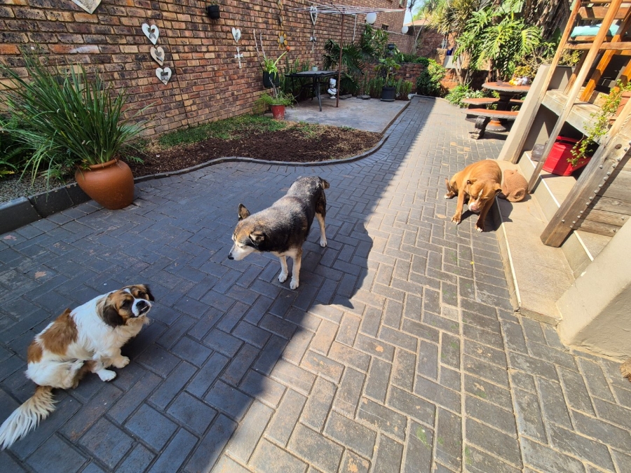 2 Bedroom Property for Sale in Pretoria North Gauteng