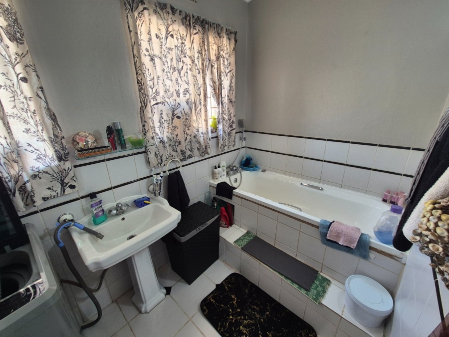 2 Bedroom Property for Sale in Pretoria North Gauteng