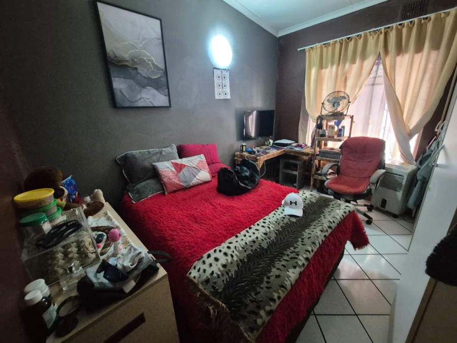 2 Bedroom Property for Sale in Pretoria North Gauteng