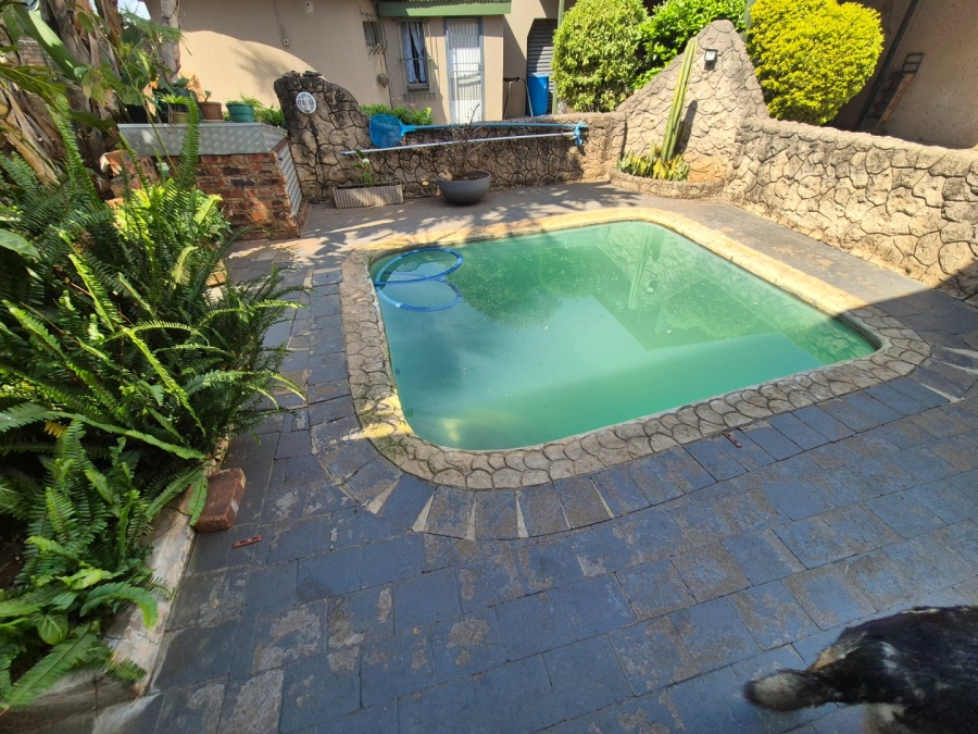 2 Bedroom Property for Sale in Pretoria North Gauteng