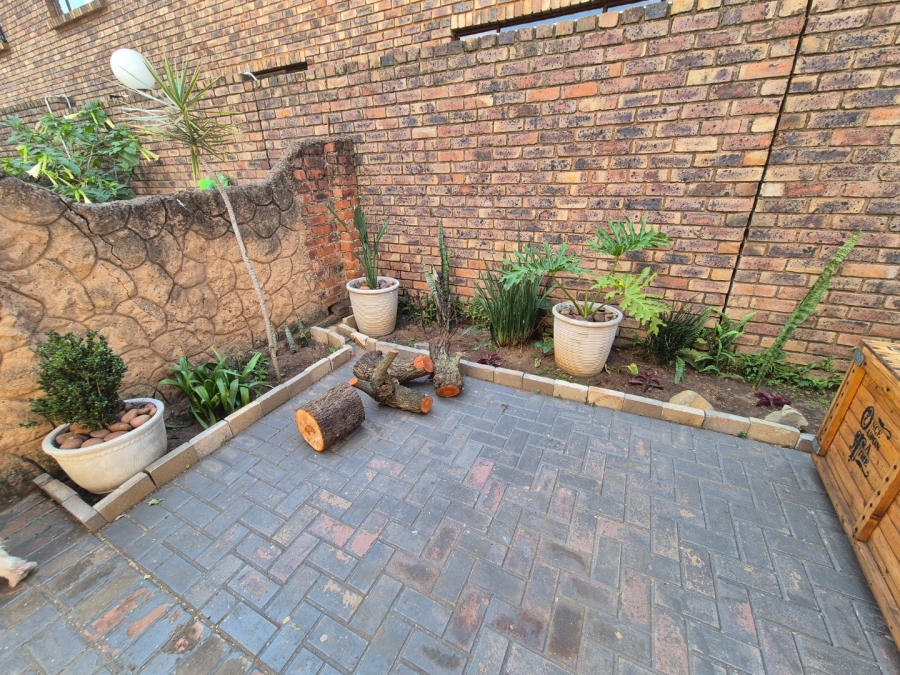 2 Bedroom Property for Sale in Pretoria North Gauteng