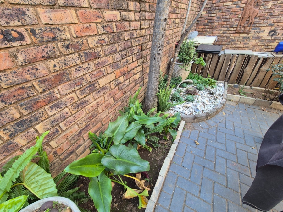 2 Bedroom Property for Sale in Pretoria North Gauteng
