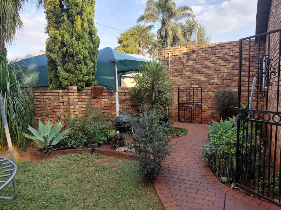2 Bedroom Property for Sale in Doornpoort Gauteng