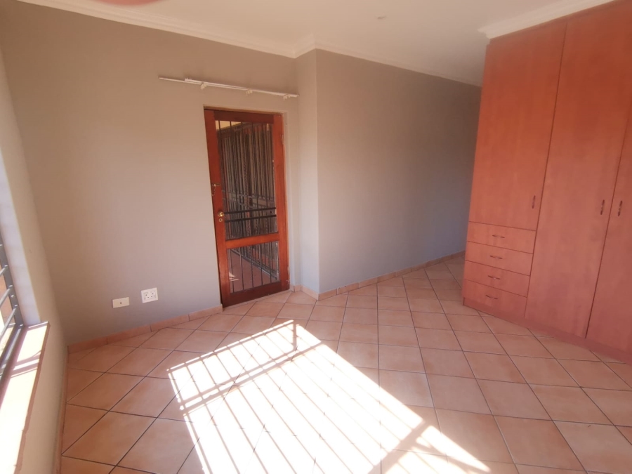 To Let 2 Bedroom Property for Rent in Kenleaf Gauteng