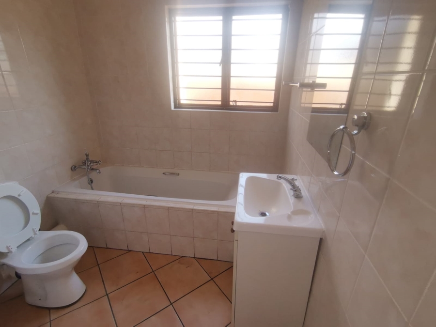To Let 2 Bedroom Property for Rent in Kenleaf Gauteng