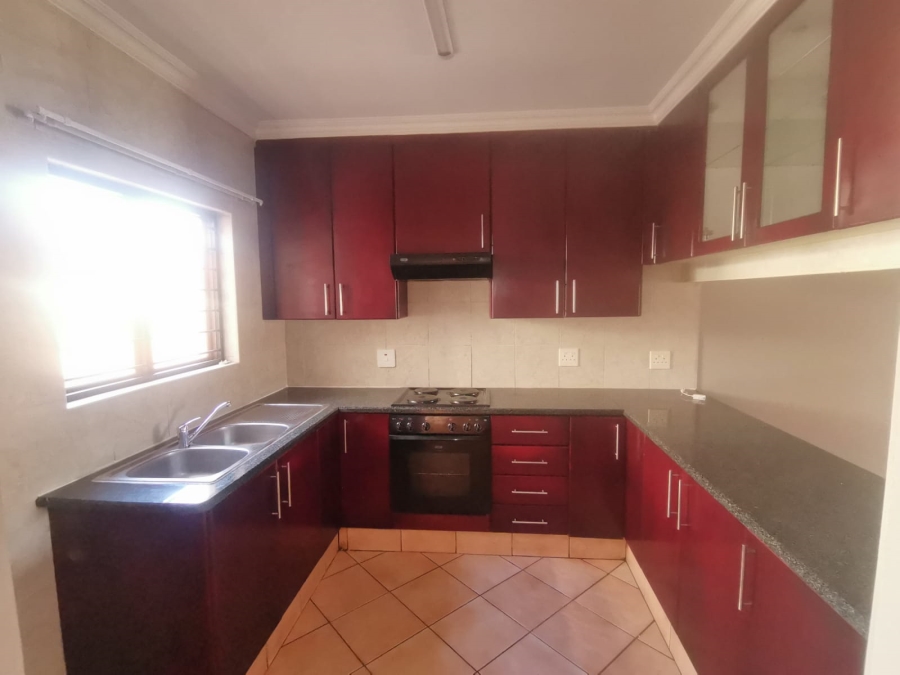 To Let 2 Bedroom Property for Rent in Kenleaf Gauteng
