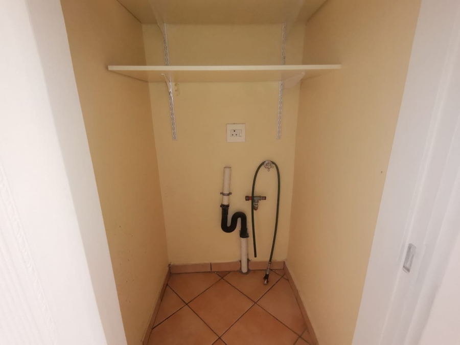 To Let 2 Bedroom Property for Rent in Kenleaf Gauteng